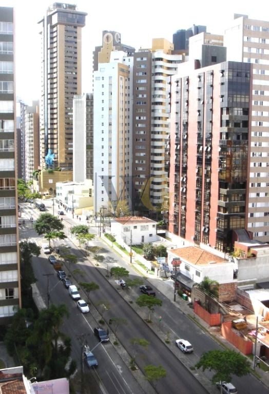 Sala Comercial à venda, com vaga de garagem, no Bigorrilho, CU...