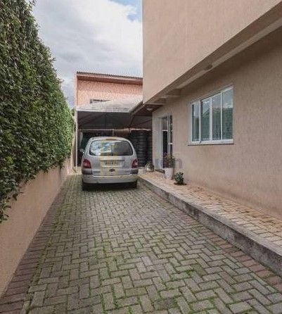 Sobrado com 4 dormitórios à venda, bairro GUAÍRA - CURITIBA - PR