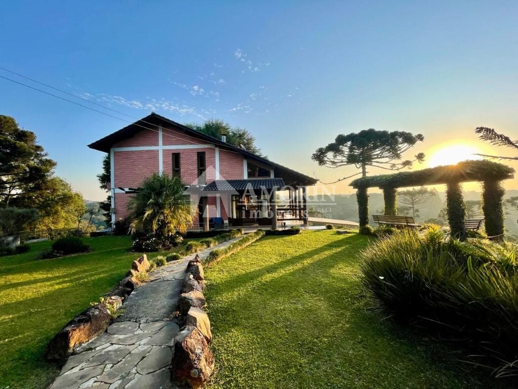 Casa ampla 6 quartos no Prado Velho, Pr?xima ? PUC, ideal para...