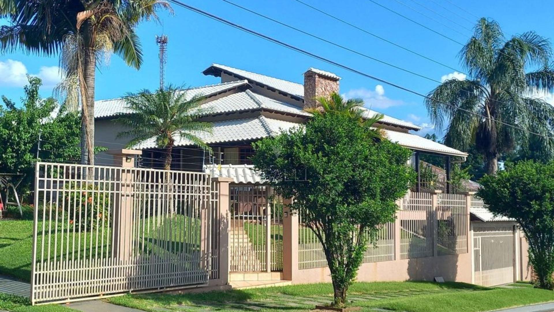 Residência Alto Padrão à Venda em Ijuí  330m  construídos Cent...