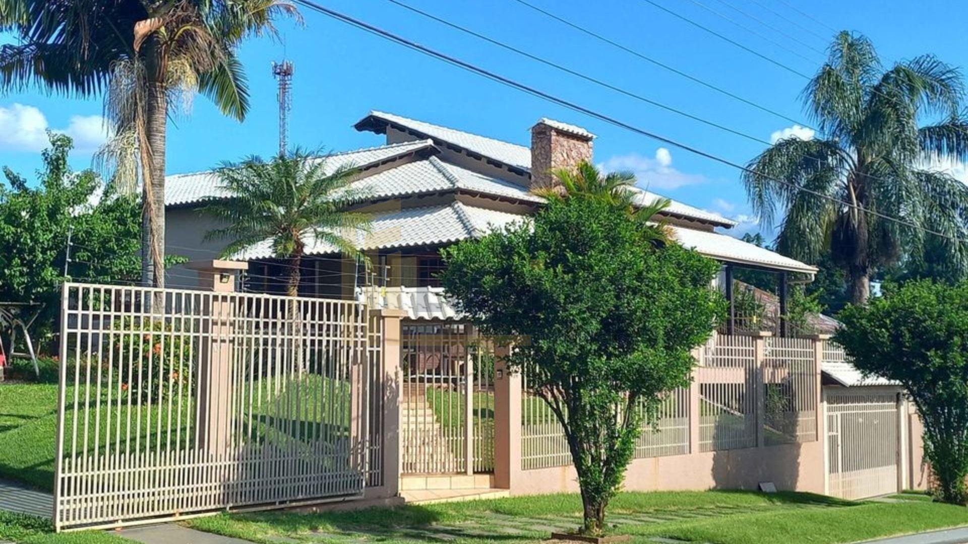 Residência Alto Padrão à Venda em Ijuí  330m  construídos Cent...