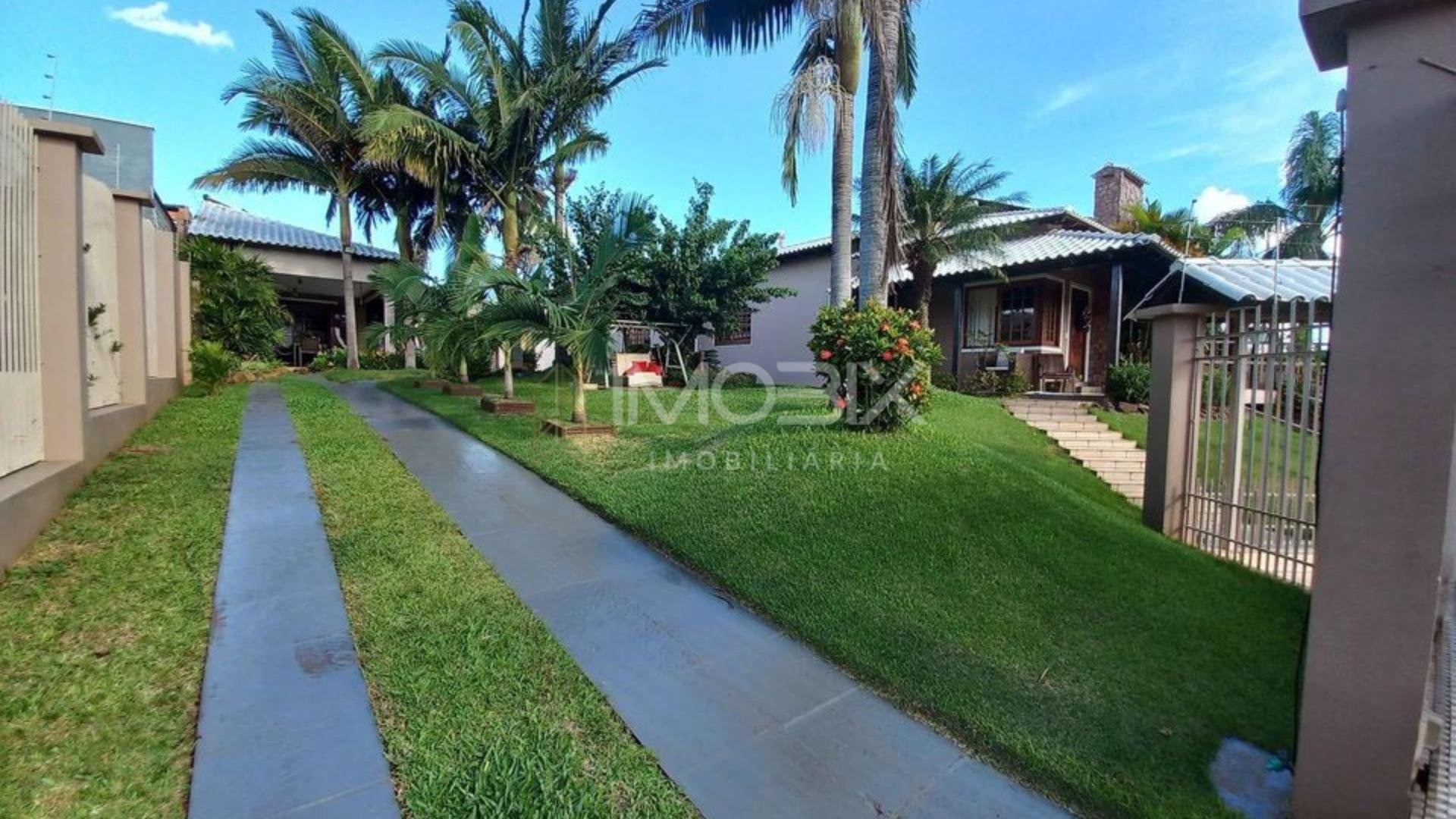 Residência Alto Padrão à Venda em Ijuí  330m  construídos Cent...