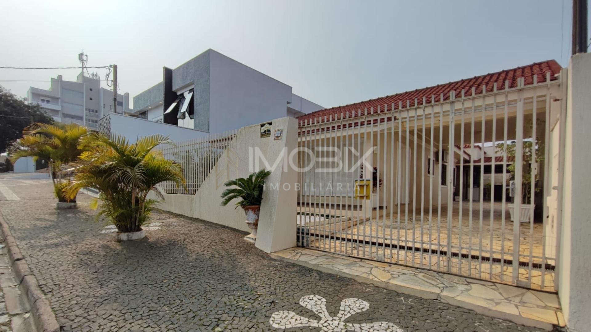 Alugo Casa 3 Quartos sendo 1 Suíte Térrea  no Bairro Órfãs