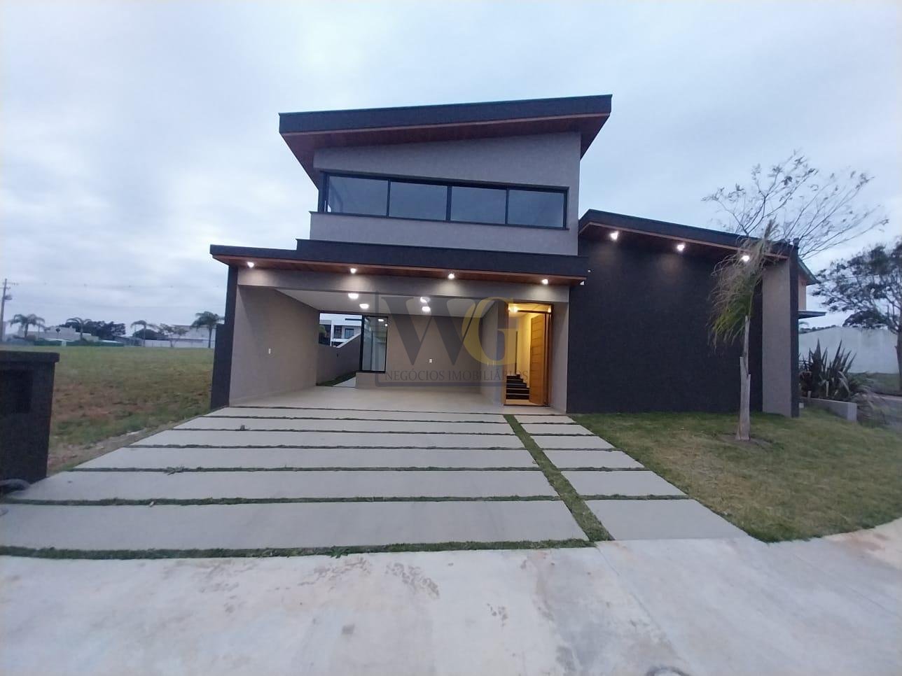 Residência no Alphaville á venda- 3 suítes, 4 banheiros