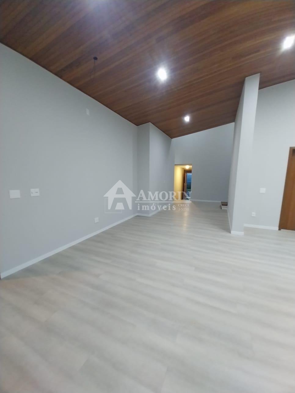 Residência no Alphaville á venda- 3 suítes, 4 banheiros