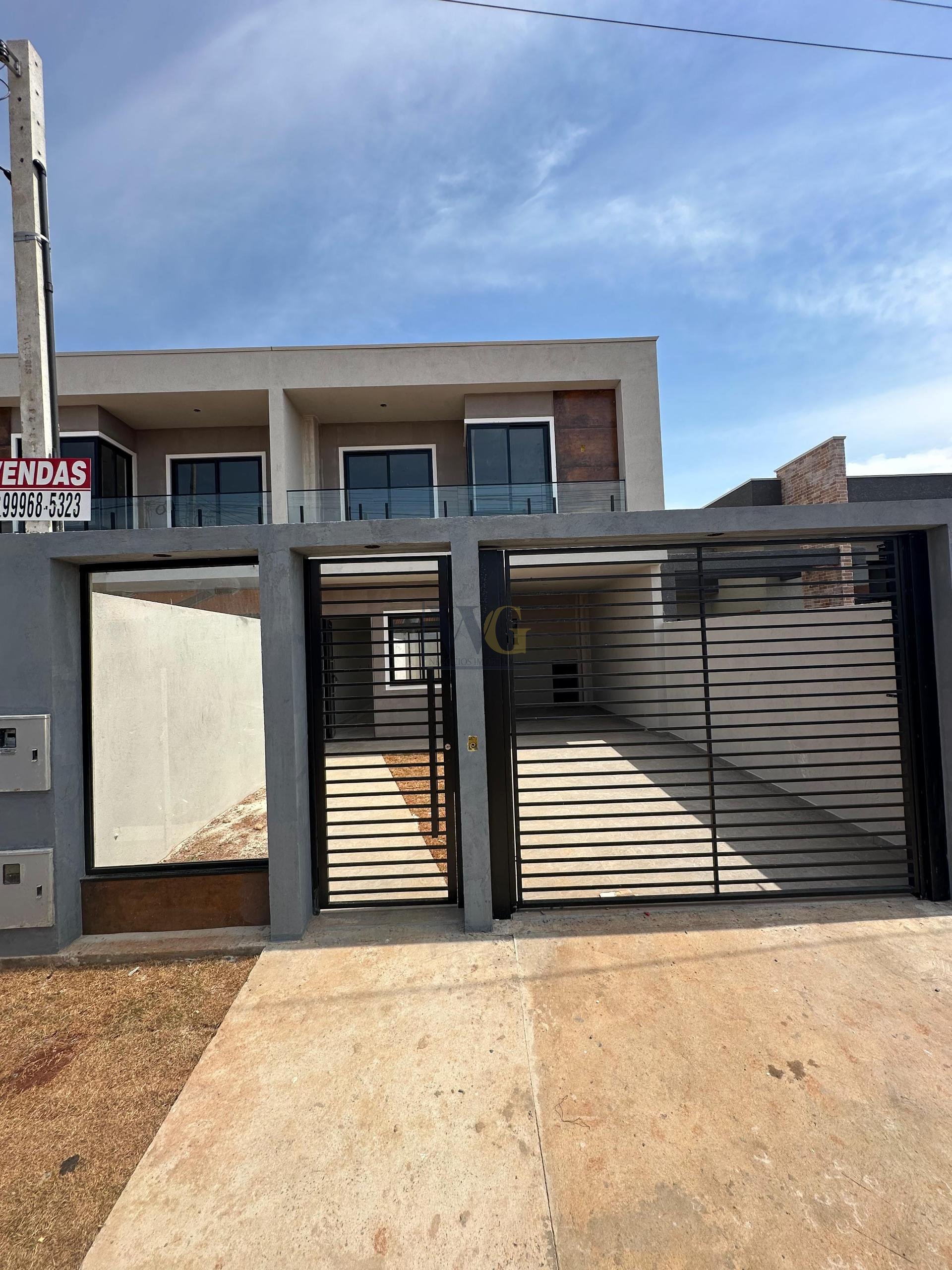 Sobrado de alvenaria com 2 quartos sendo 1 suíte em uma ótima ...