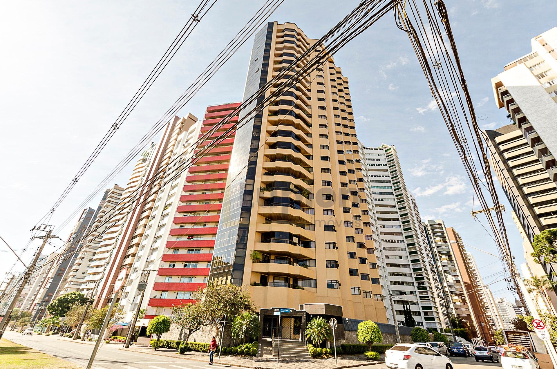 Apartamento no Edifício Danúbio no Batel um dos melhores bairr...