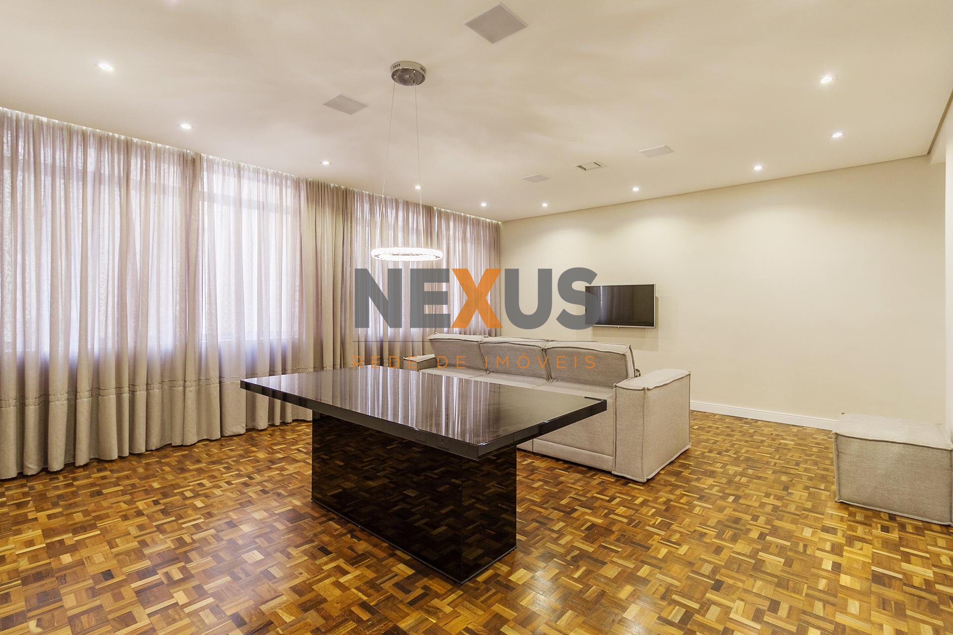 Apartamento à venda no Edifício Santa Terezinha Batel Apart...