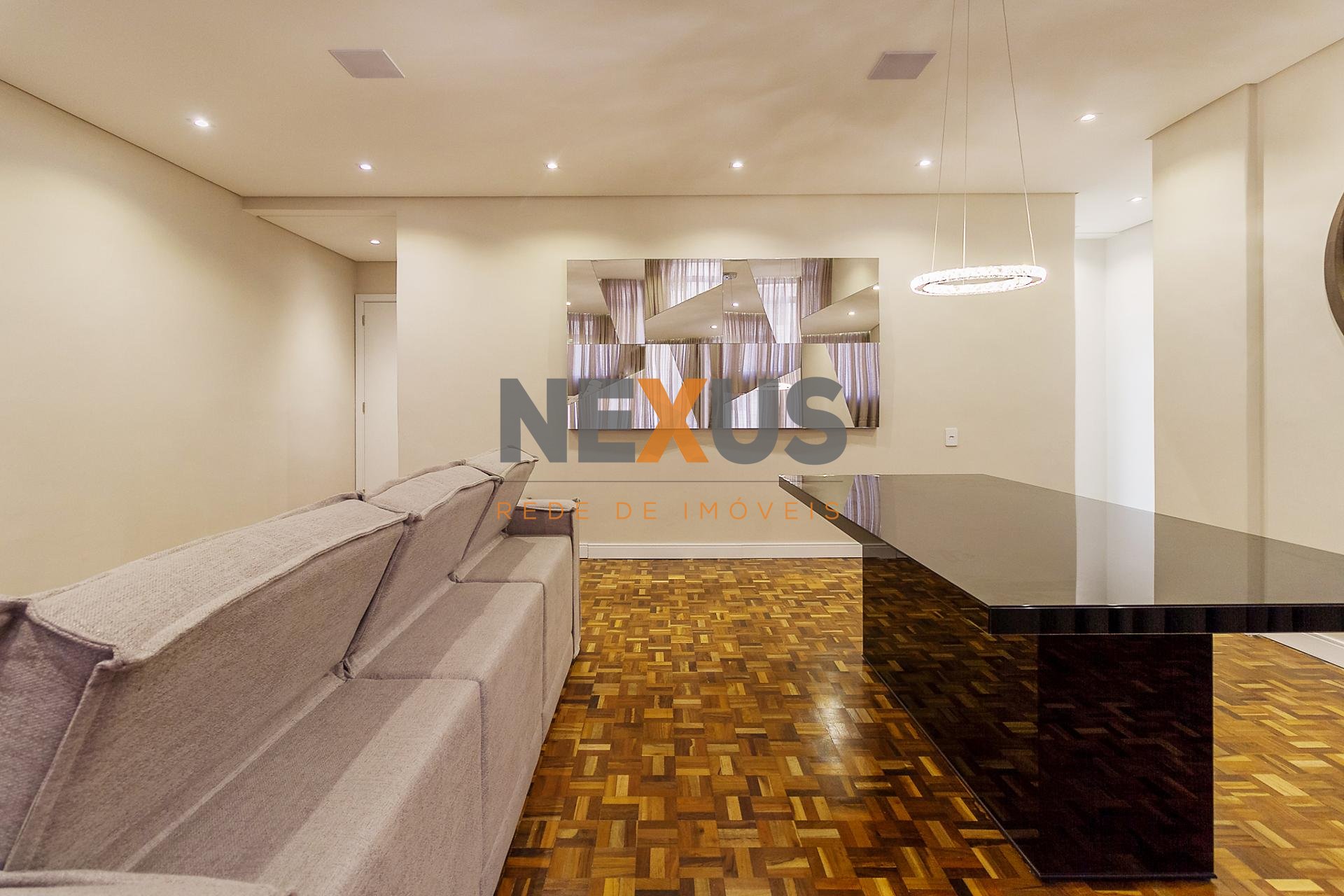 Apartamento à venda no Edifício Santa Terezinha Batel Apart...