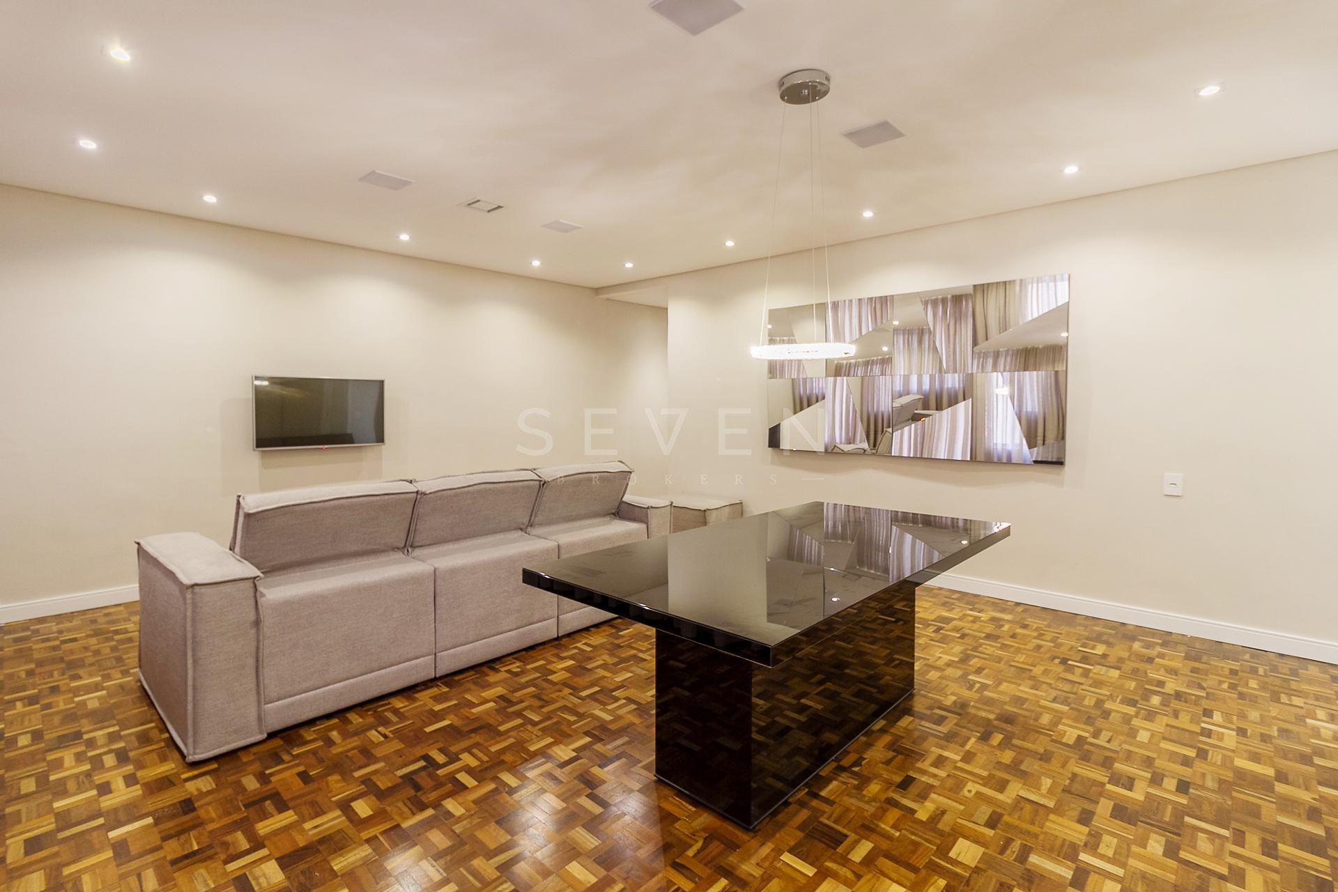 Apartamento à venda no Edifício Santa Terezinha  Batel  Apart...