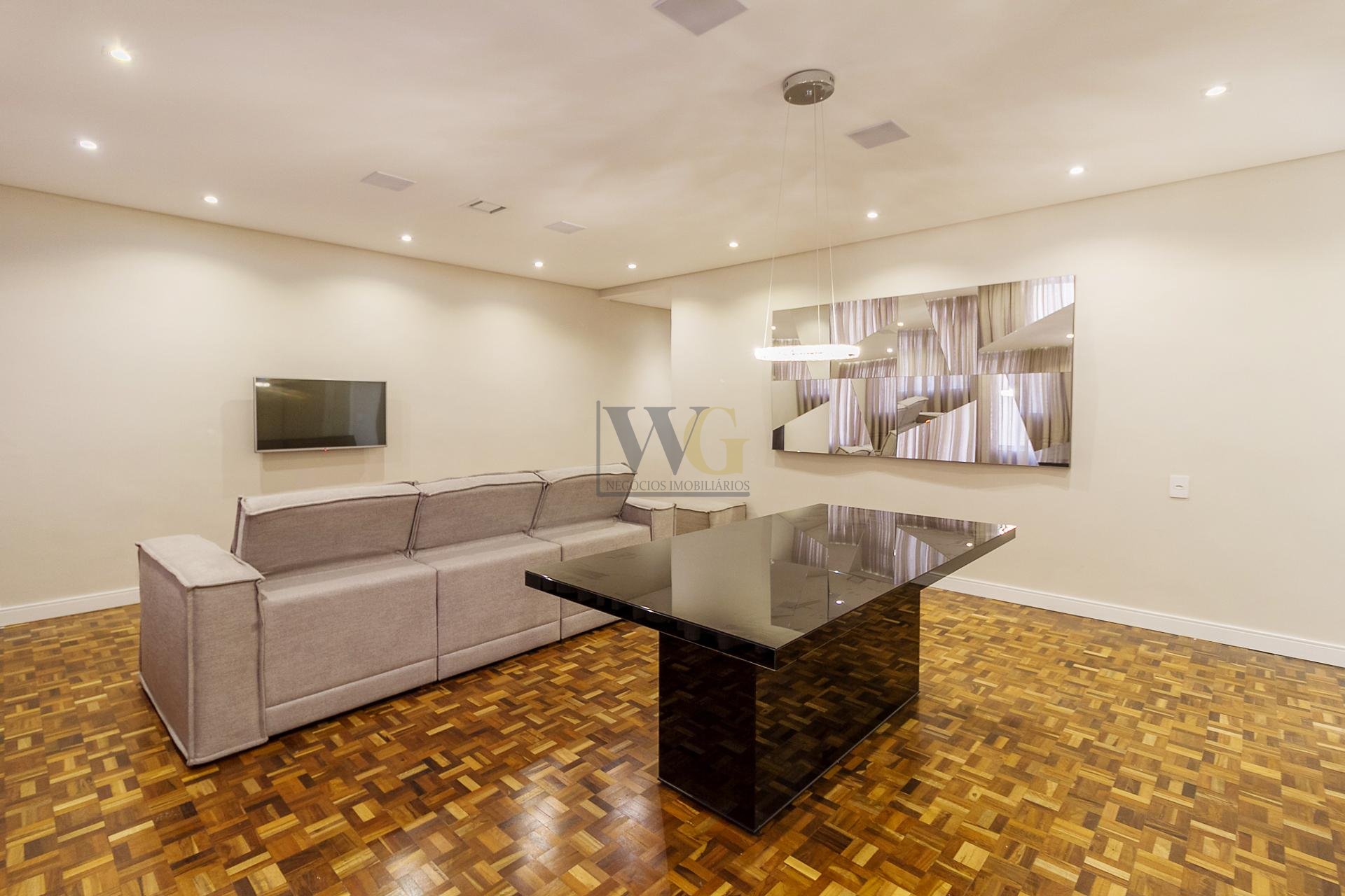 Apartamento à venda no Edifício Santa Terezinha  Batel  Apart...