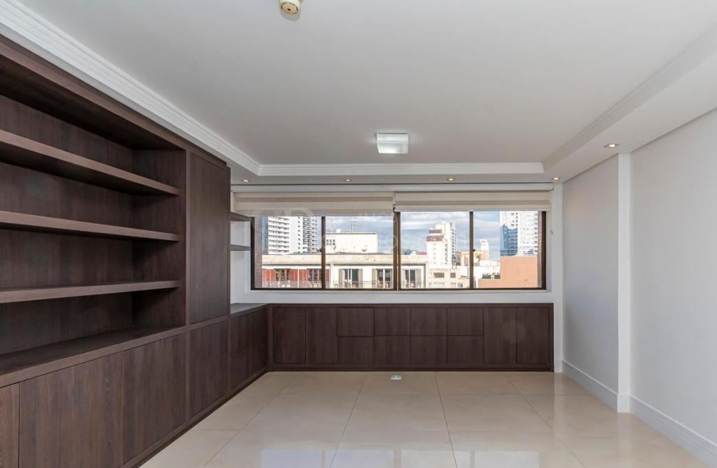 Sala comercial à venda no coração do Centro de Curitiba com 43m 