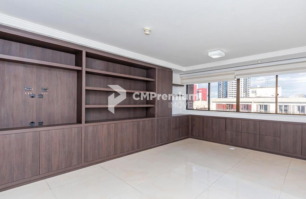 Sala comercial à venda no coração do Centro de Curitiba com 43m 