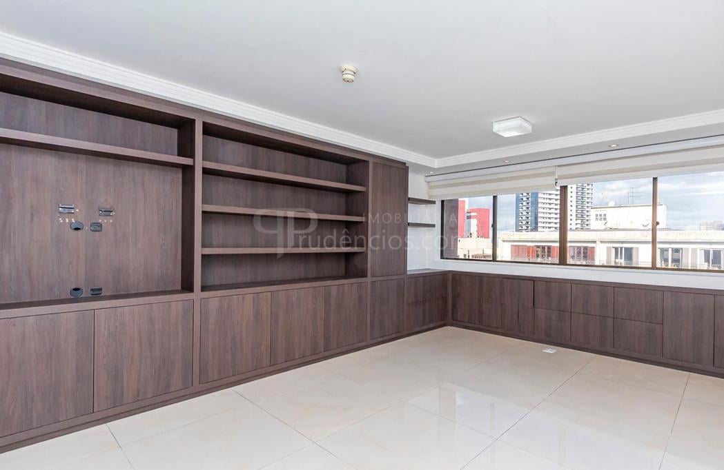 Sala comercial à venda no coração do Centro de Curitiba com 43m 