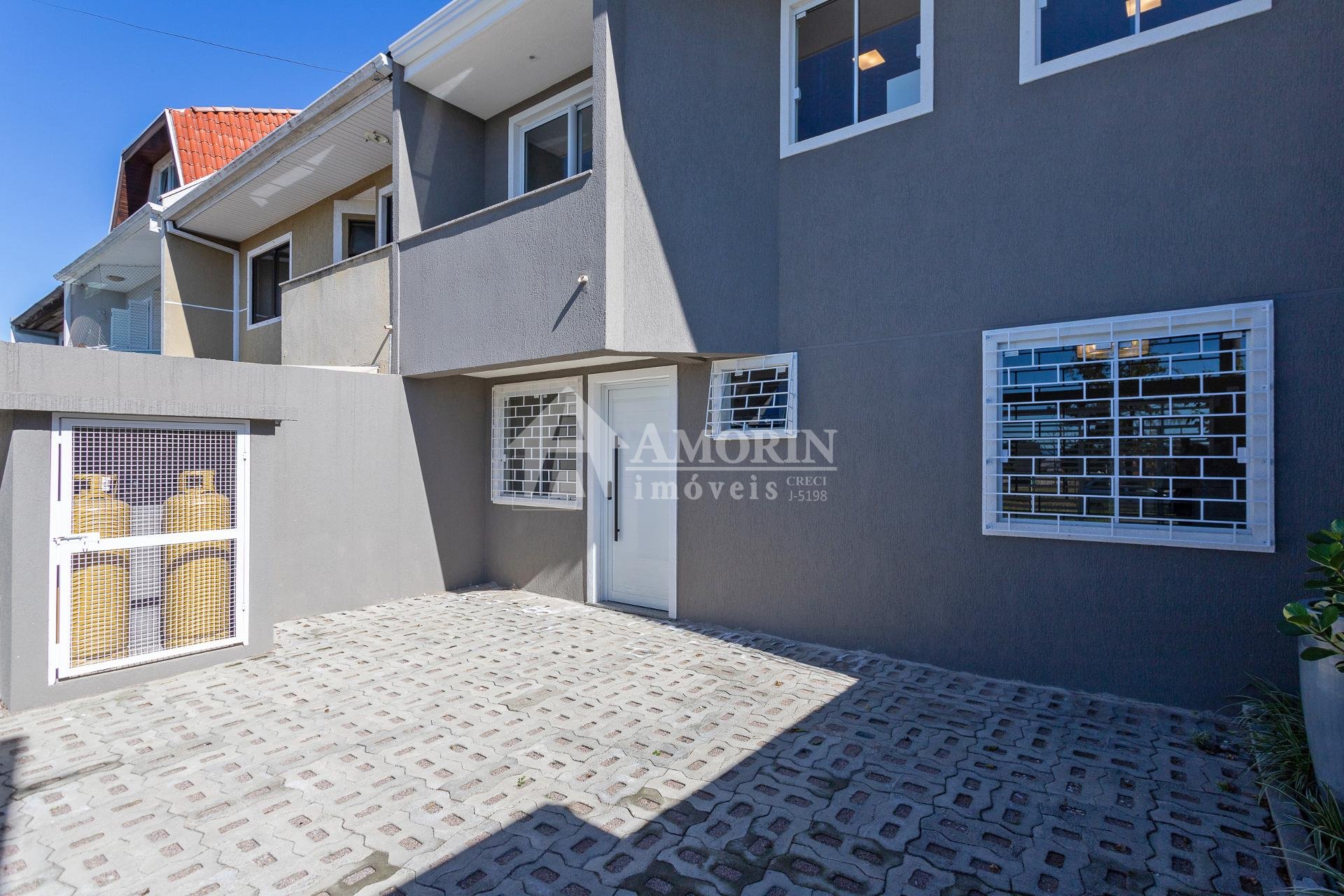 Sobrado Espaçoso e Funcional em Localização Privilegiada no Ta...