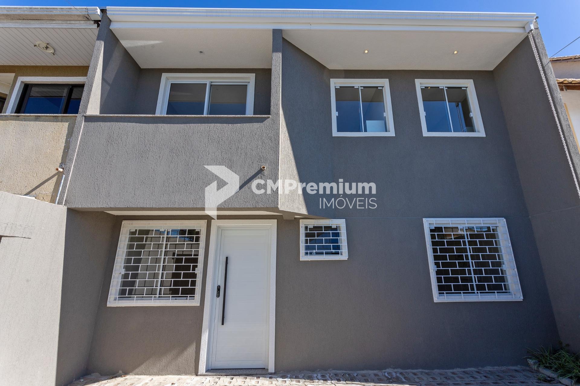 Sobrado Espaçoso e Funcional em Localização Privilegiada no Ta...