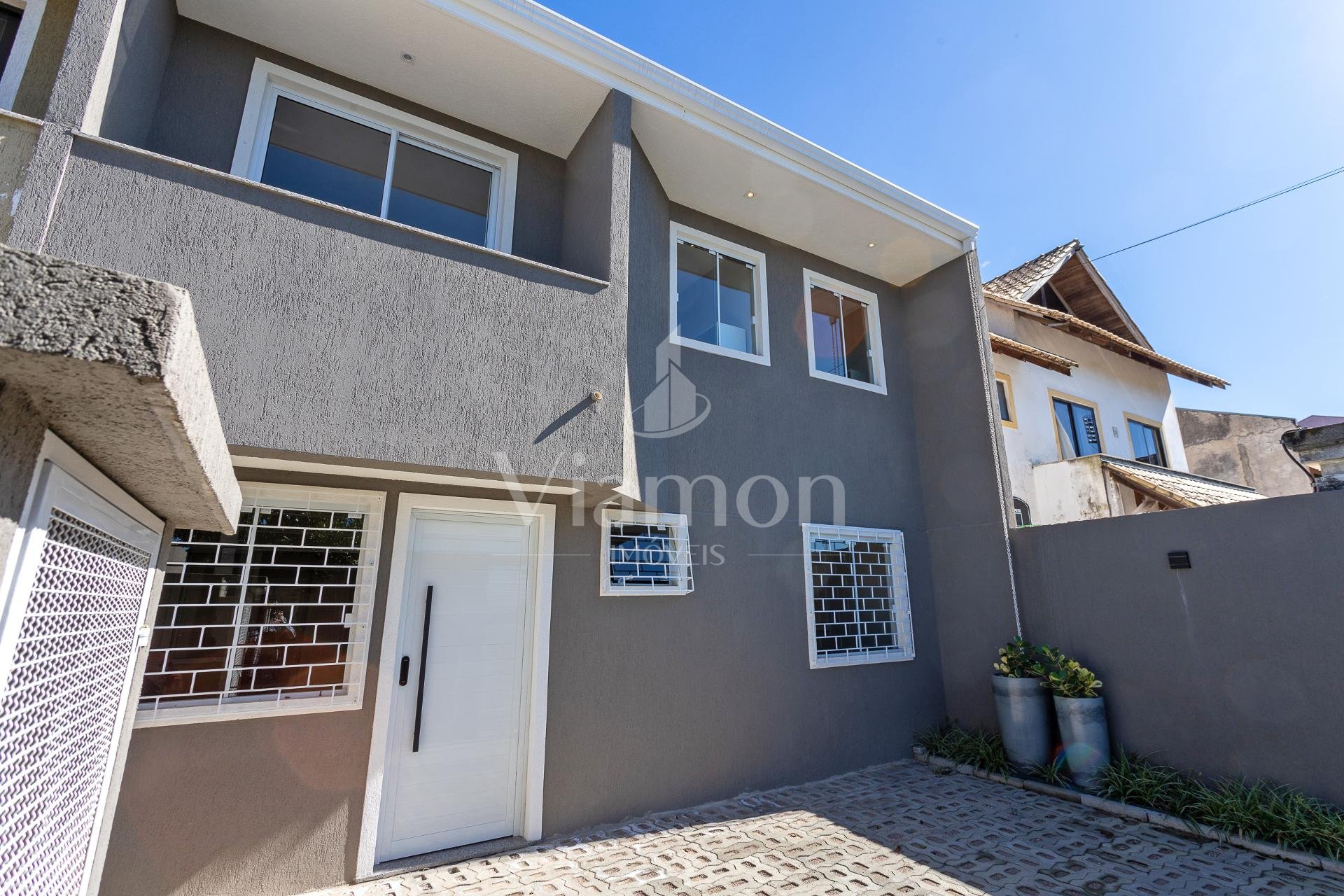 Sobrado Espaçoso e Funcional em Localização Privilegiada no Ta...