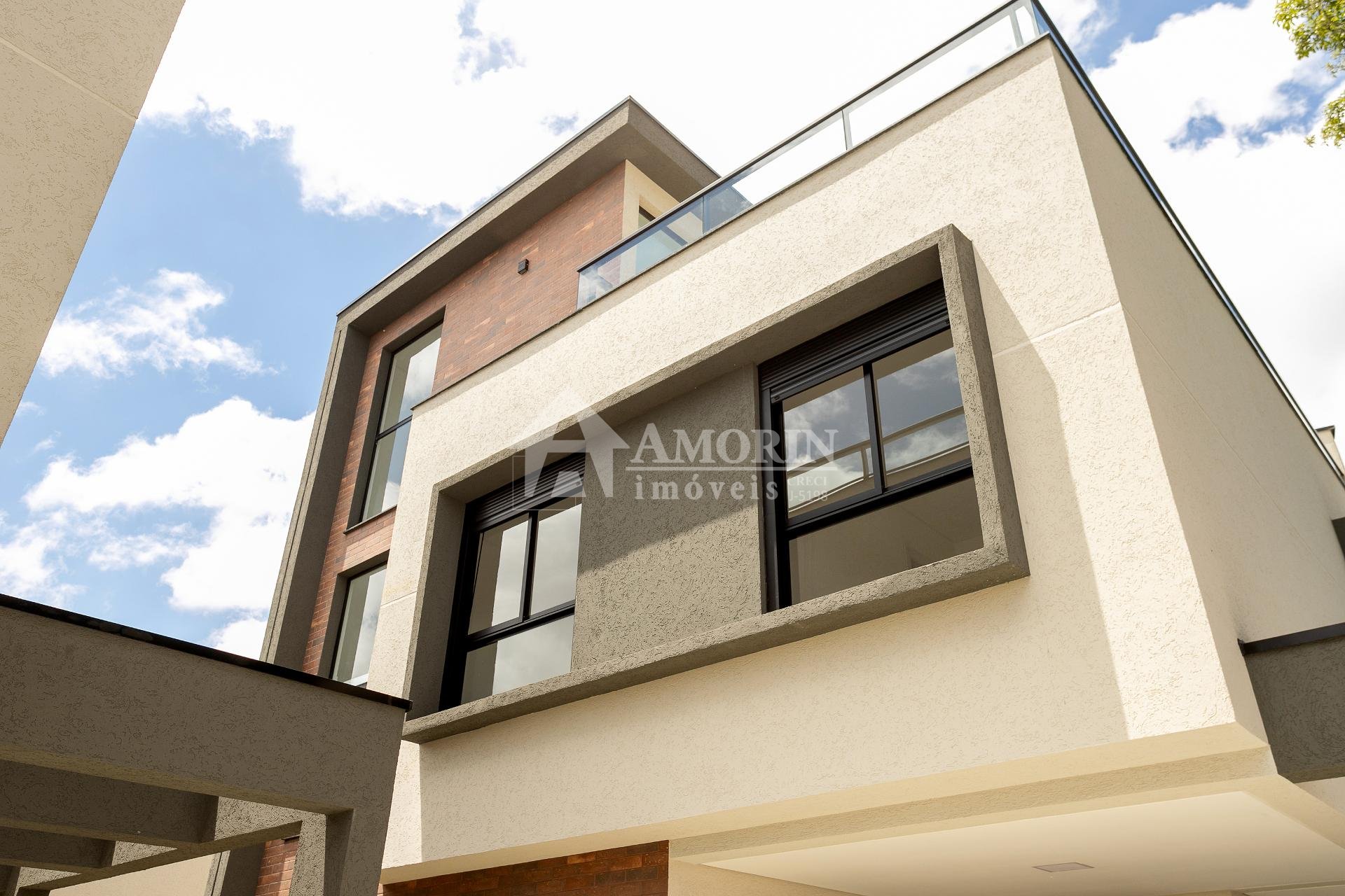 Sobrado Triplex Alto Padrão com Ático e Terraço no Abranches |...