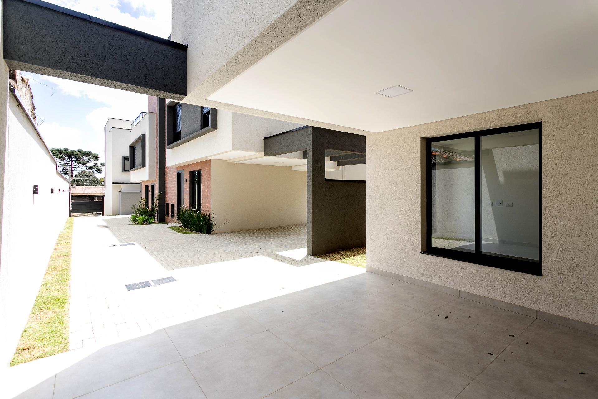 Sobrado Triplex Alto Padrão com Ático e Terraço no Abranches |...