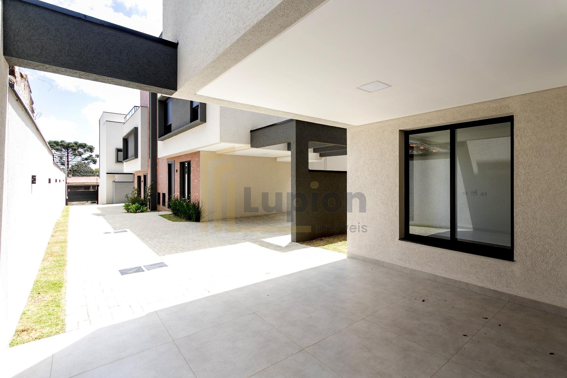 Sobrado Triplex Alto Padrão com Ático e Terraço no Abranches |...