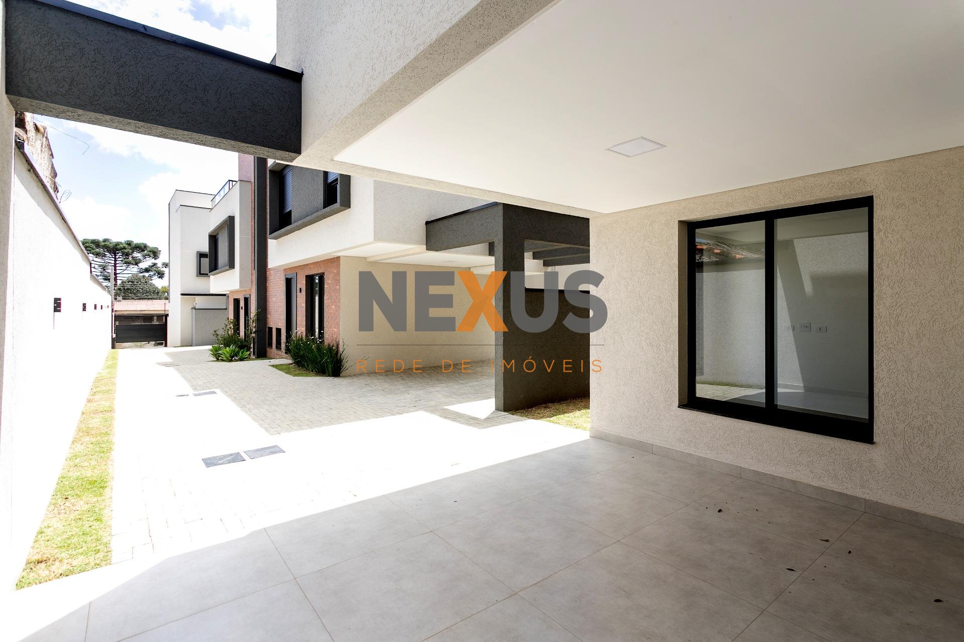 Sobrado Triplex Alto Padrão com Ático e Terraço no Abranches |...
