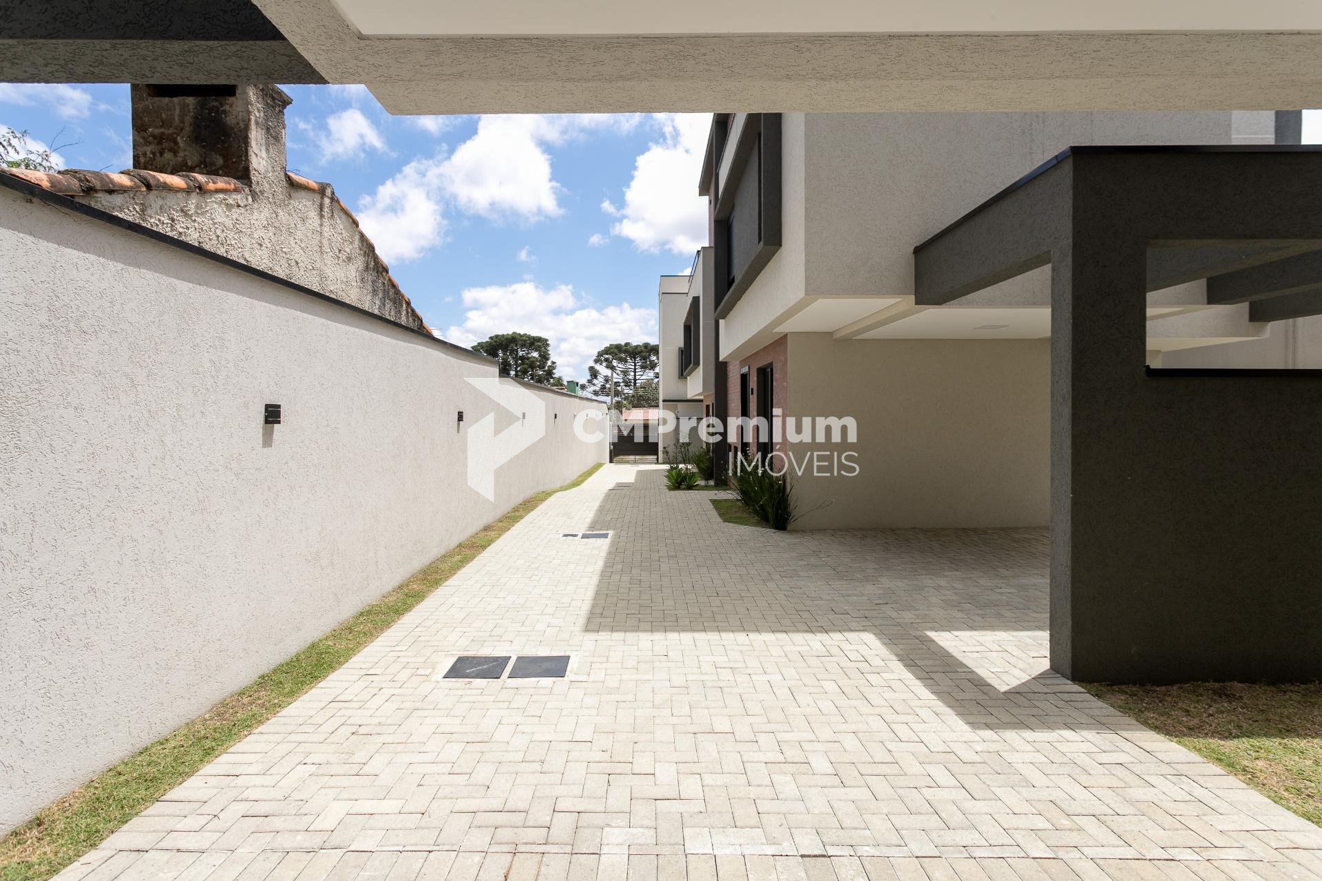 Sobrado Triplex Alto Padrão com Ático e Terraço no Abranches |...
