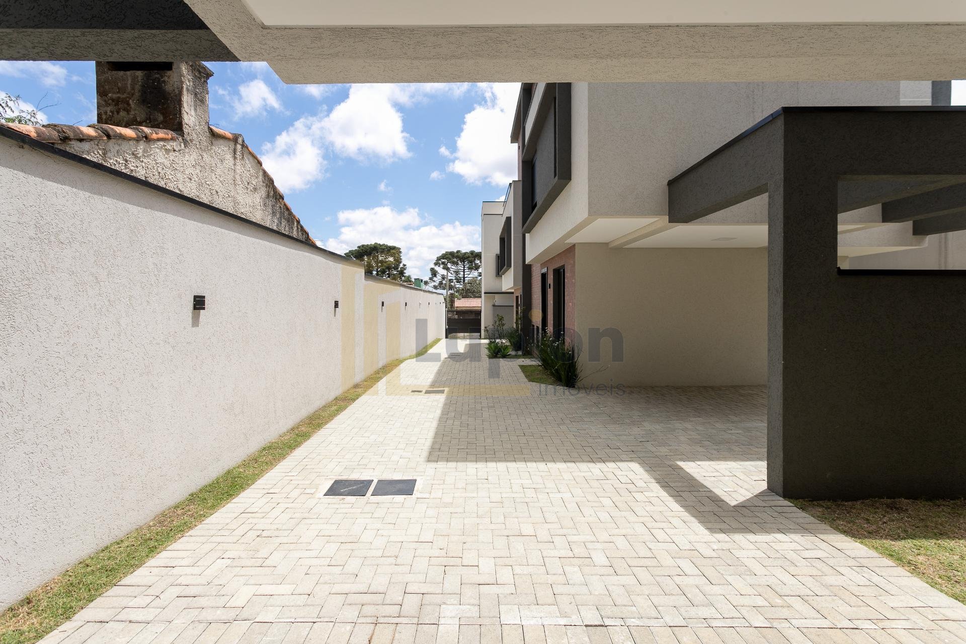 Sobrado Triplex Alto Padrão com Ático e Terraço no Abranches |...