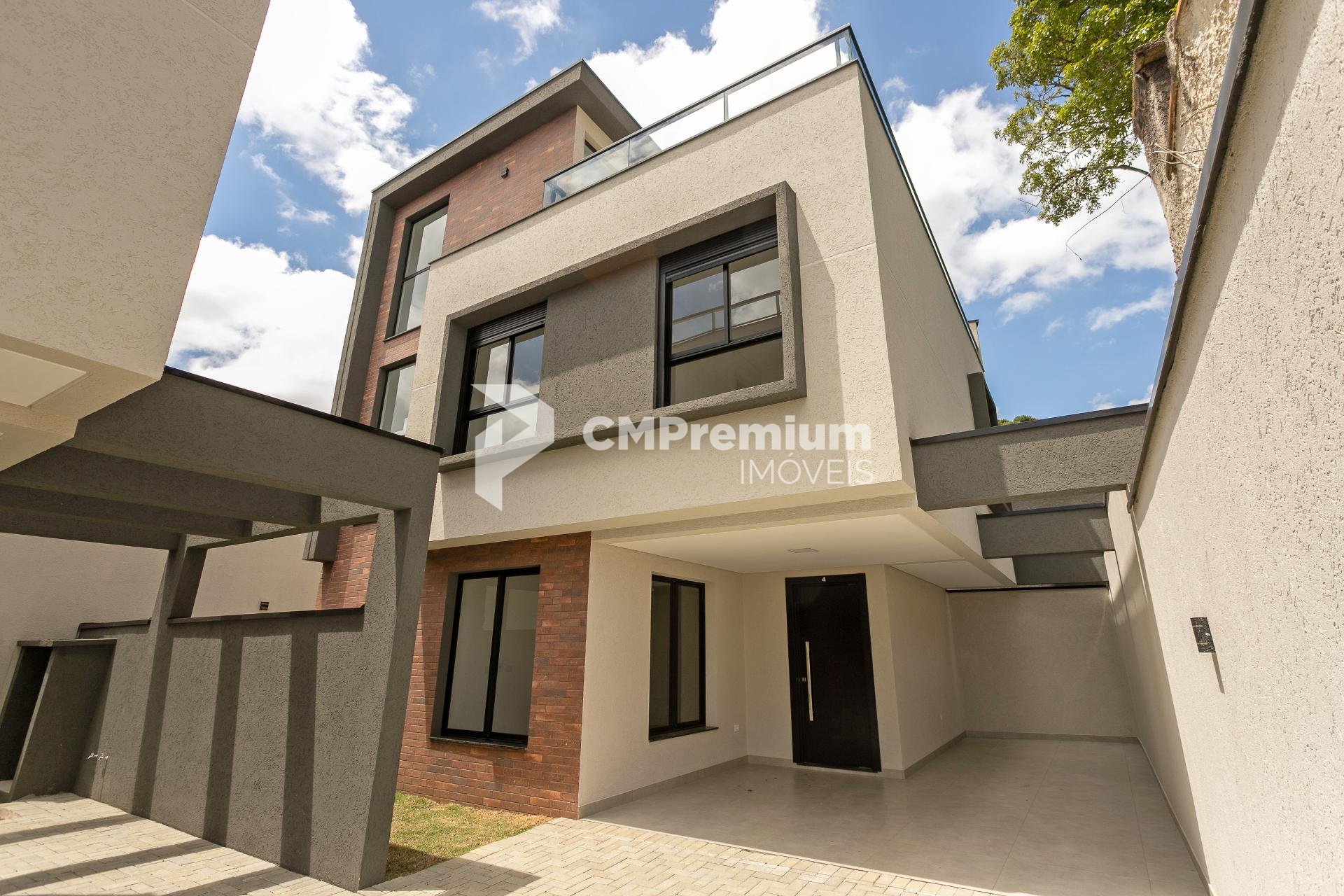 Sobrado Triplex Alto Padrão com Ático e Terraço no Abranches |...