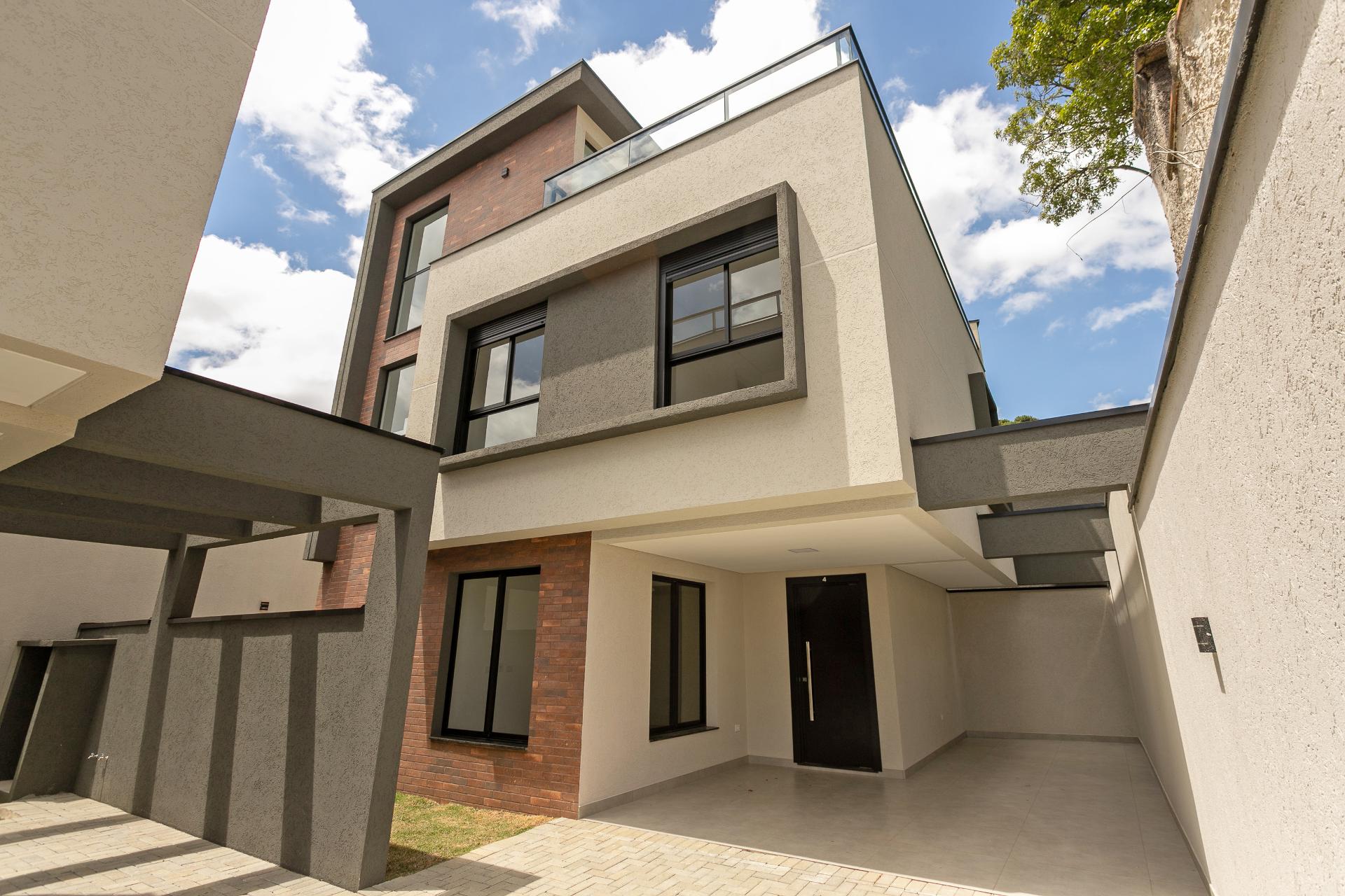 Sobrado Triplex Alto Padrão com Ático e Terraço no Abranches |...