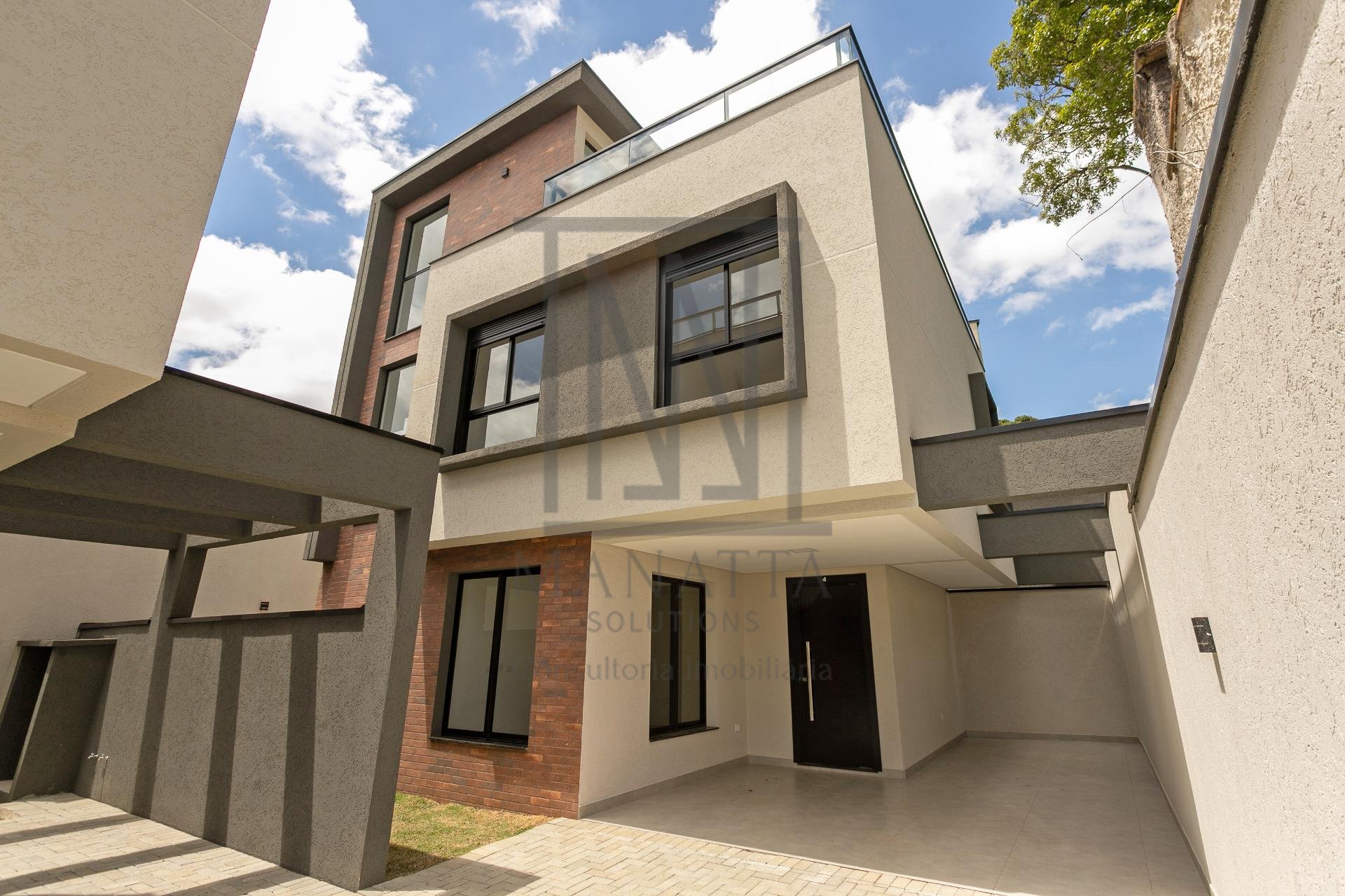 Sobrado Triplex Alto Padrão com Ático e Terraço no Abranches |...