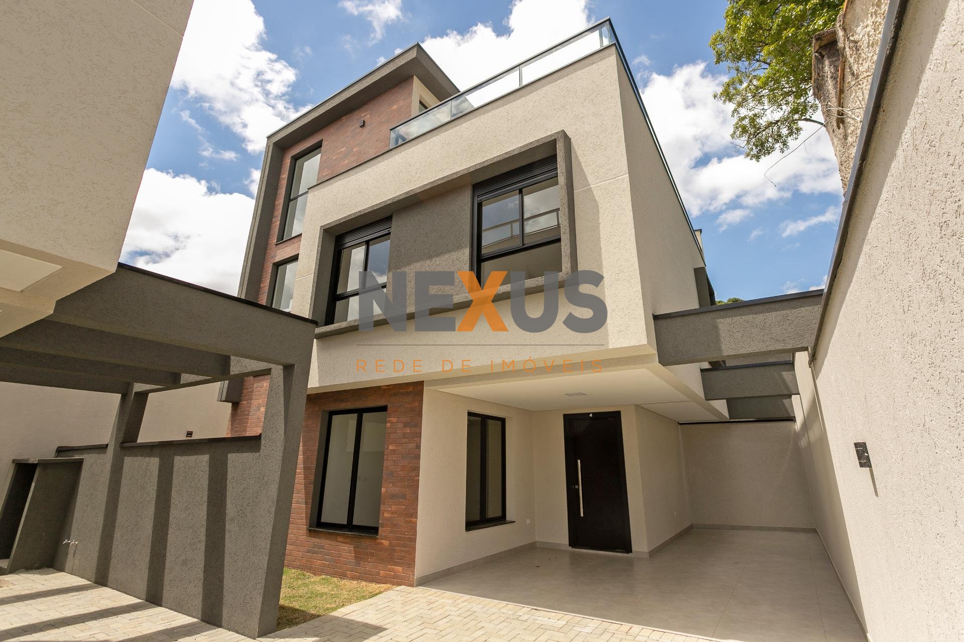 Sobrado Triplex Alto Padrão com Ático e Terraço no Abranches |...