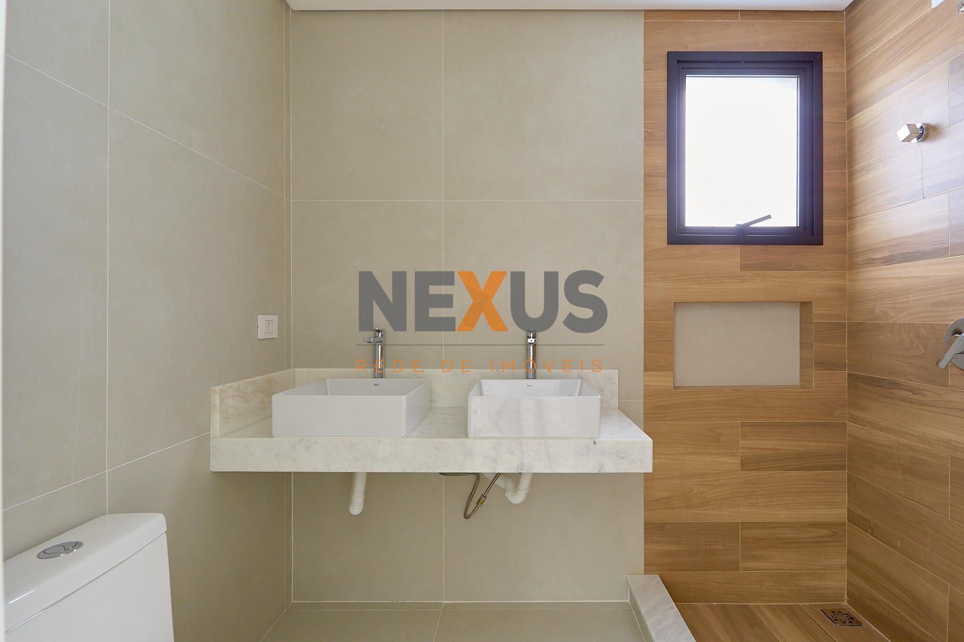 Sobrado em Condomínio à venda no Bairro Mercês com 195,62m