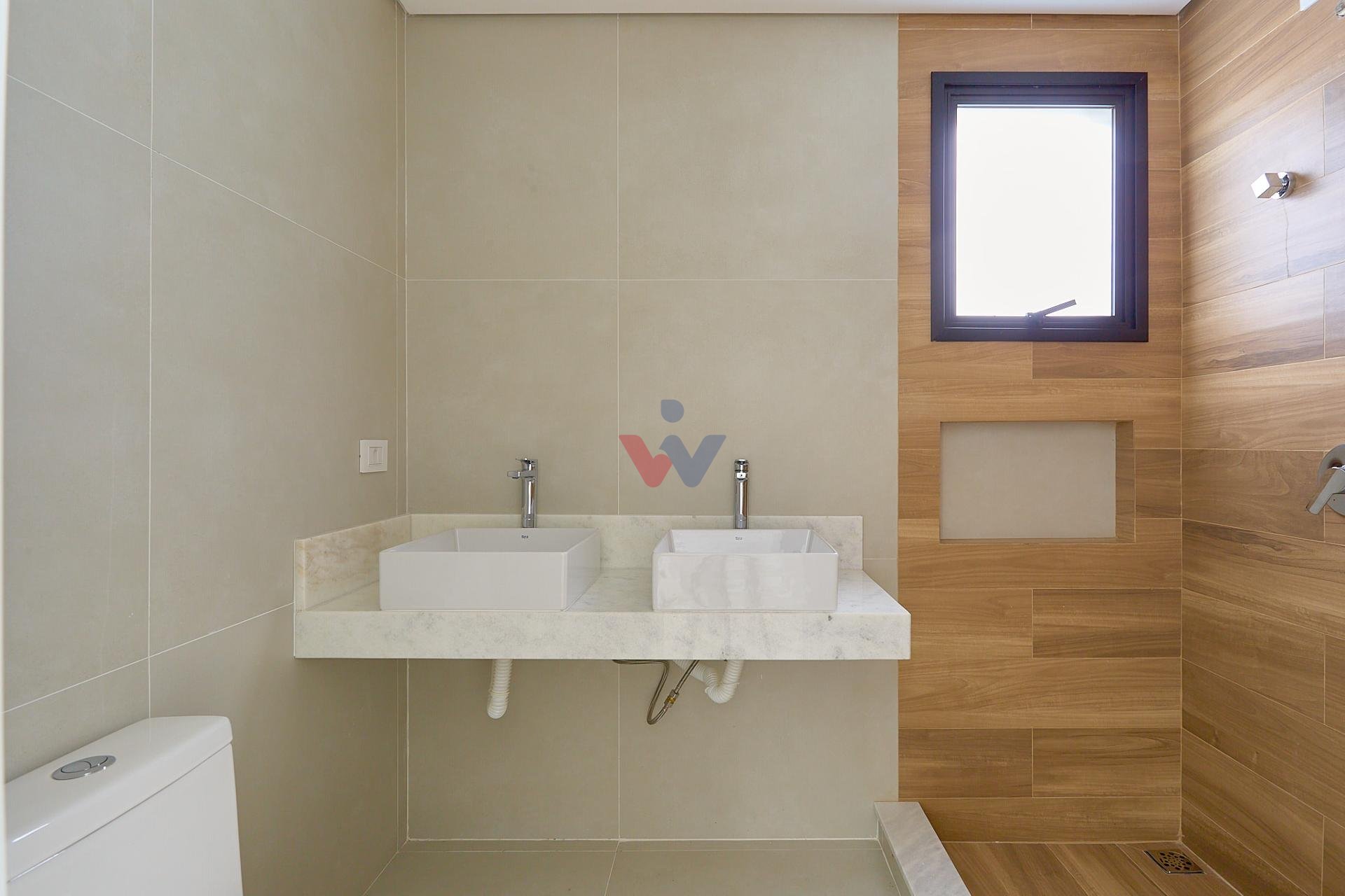 Sobrado em Condomínio à venda no Bairro  Mercês com 195,62m 