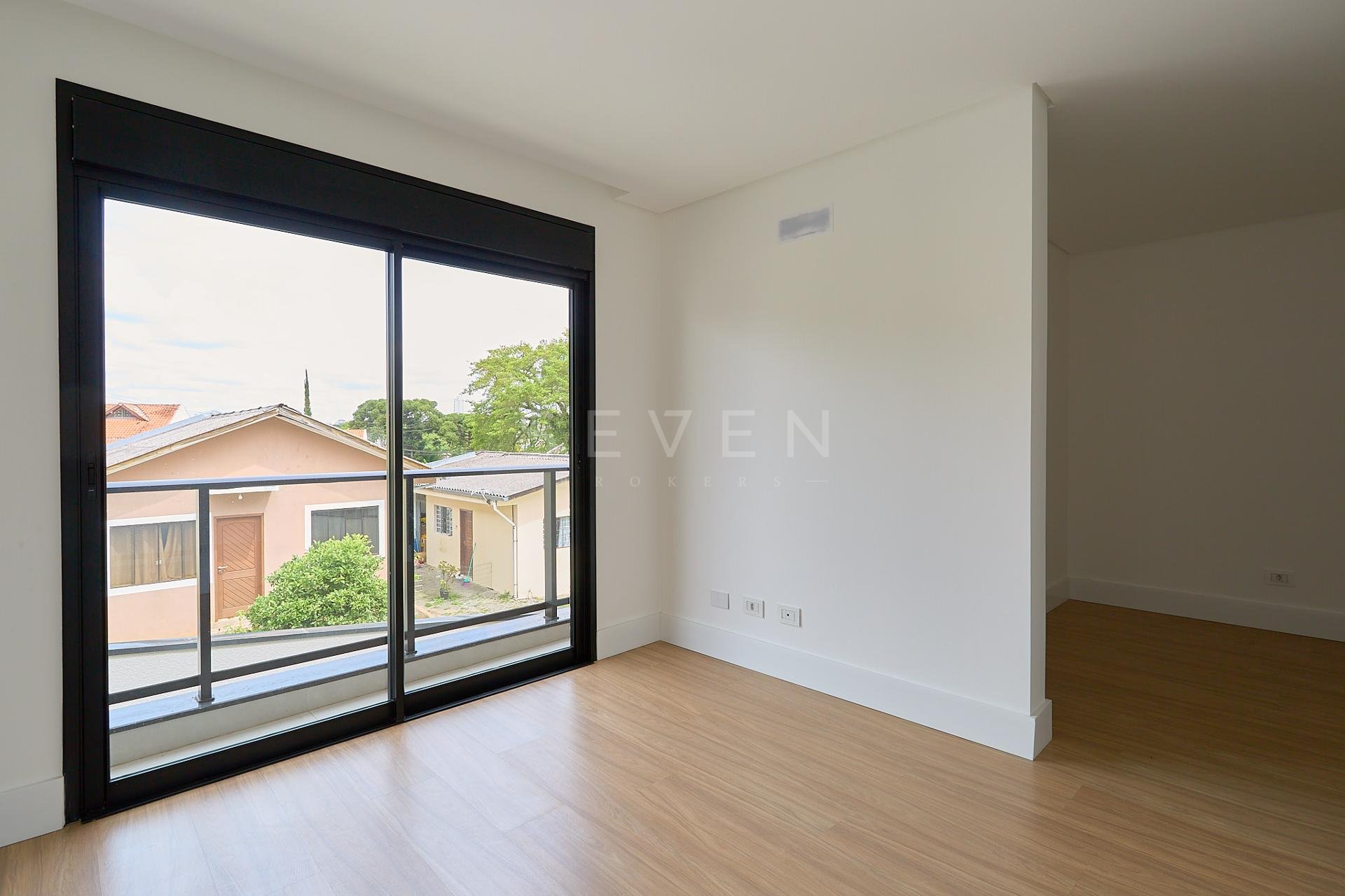 Sobrado à venda, em condomínio de 128m  Bairro Mercês, CURITIB...