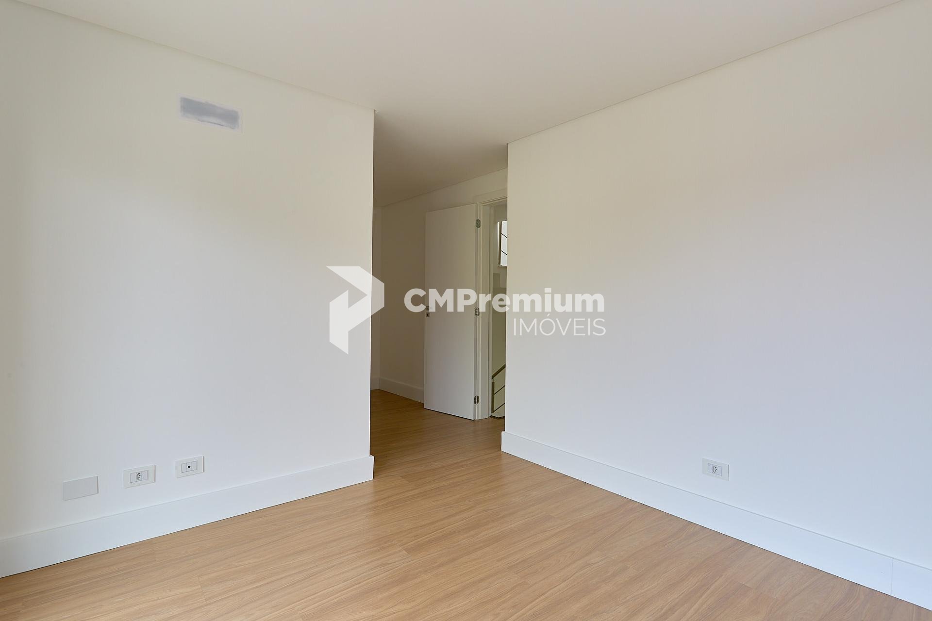 Sobrado à venda, em condomínio de 128m  Bairro Mercês, CURITIB...