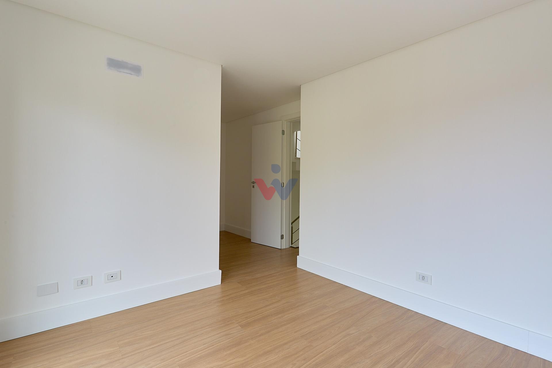 Sobrado à venda, em condomínio de 128m  Bairro Mercês, CURITIB...