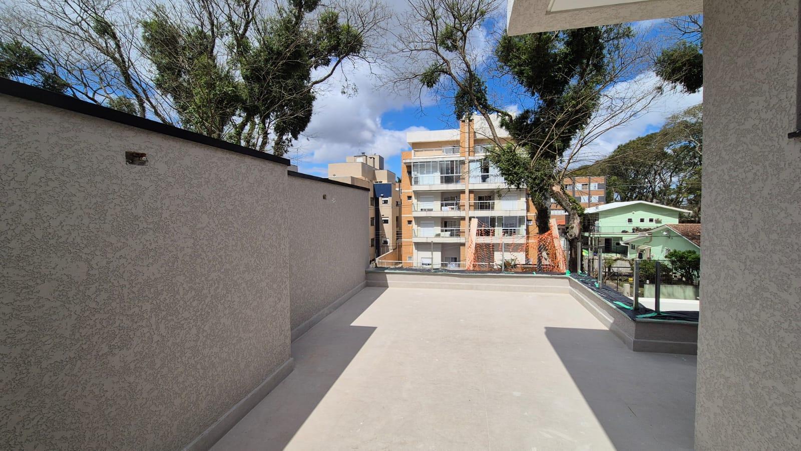 Sobrado 03 quartos com suite no Bairro Água Verde com 166m 