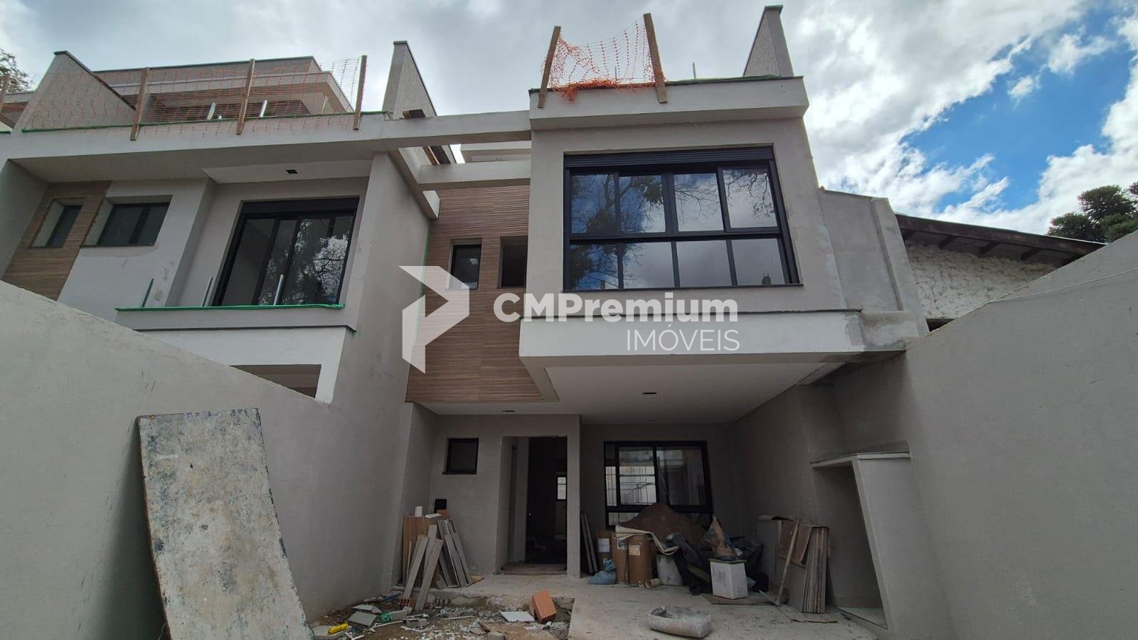 Sobrado 03 quartos com suite no Bairro Água Verde com 166m 