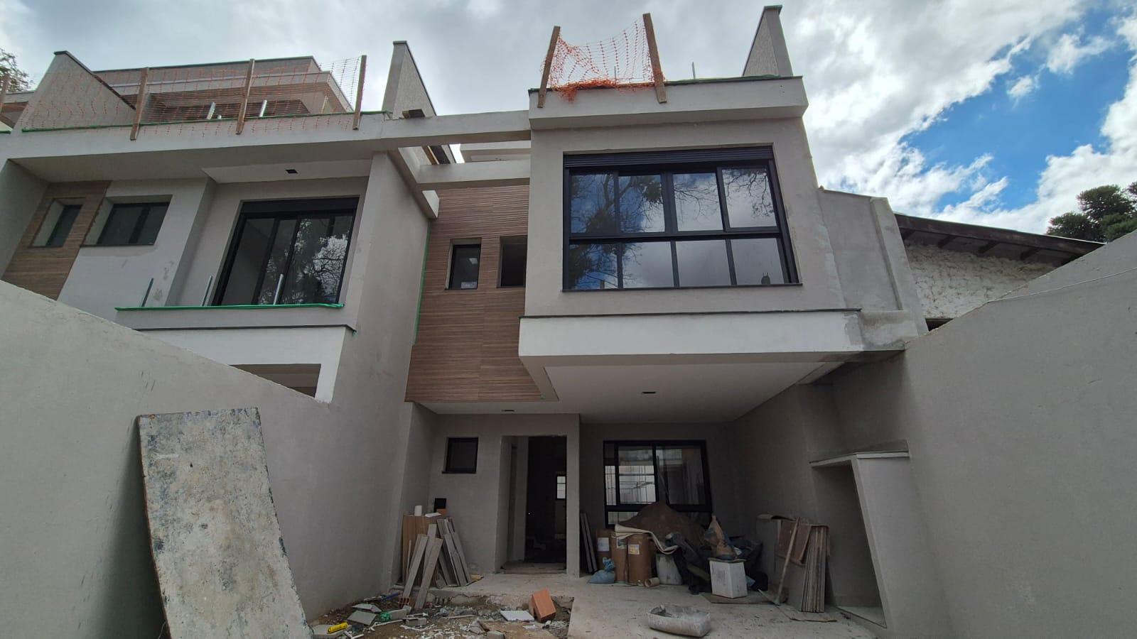 Sobrado 03 quartos com suite no Bairro Água Verde com 166m 