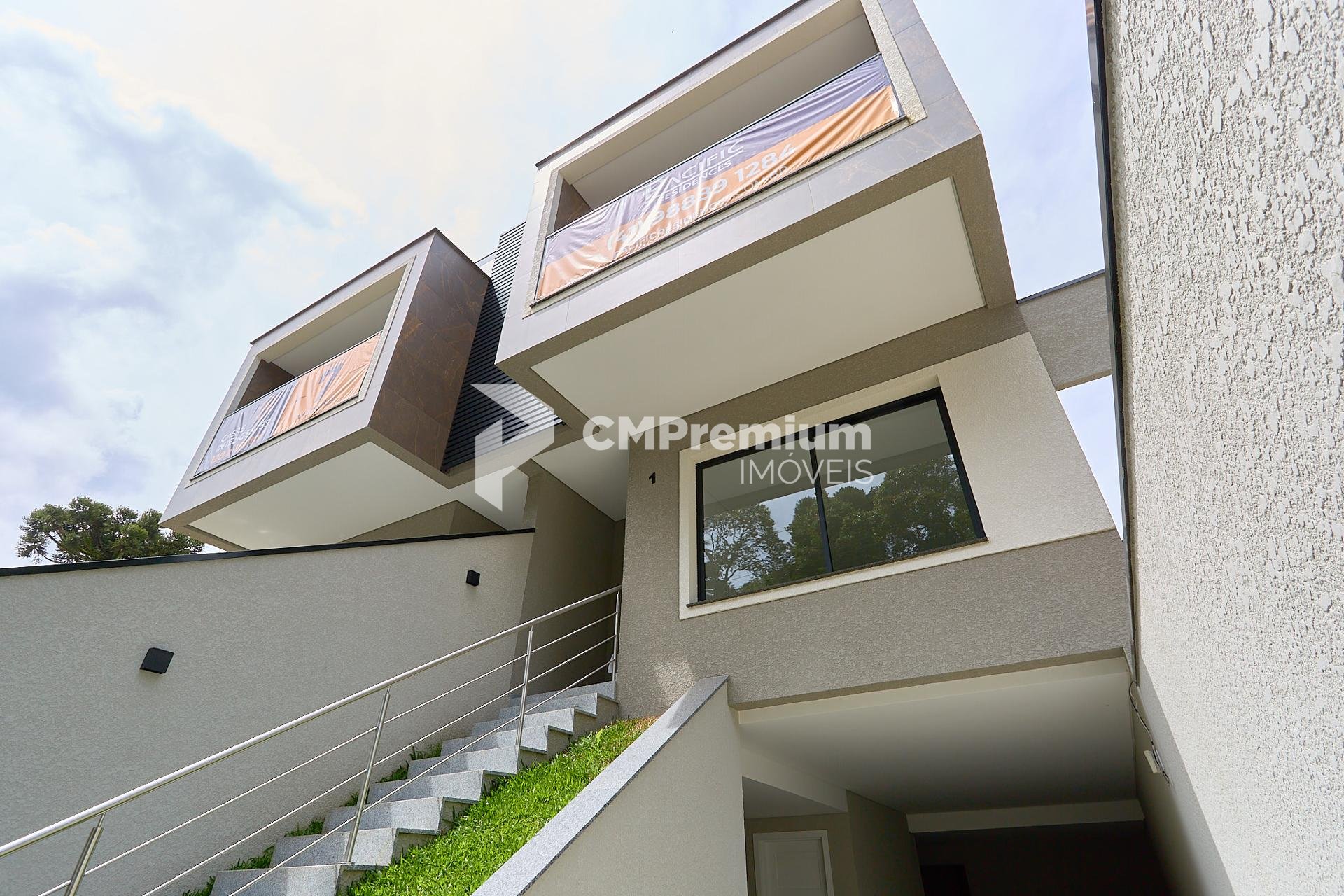 Sobrado em Condomínio à venda no Bairro  Mercês com 195,62m 