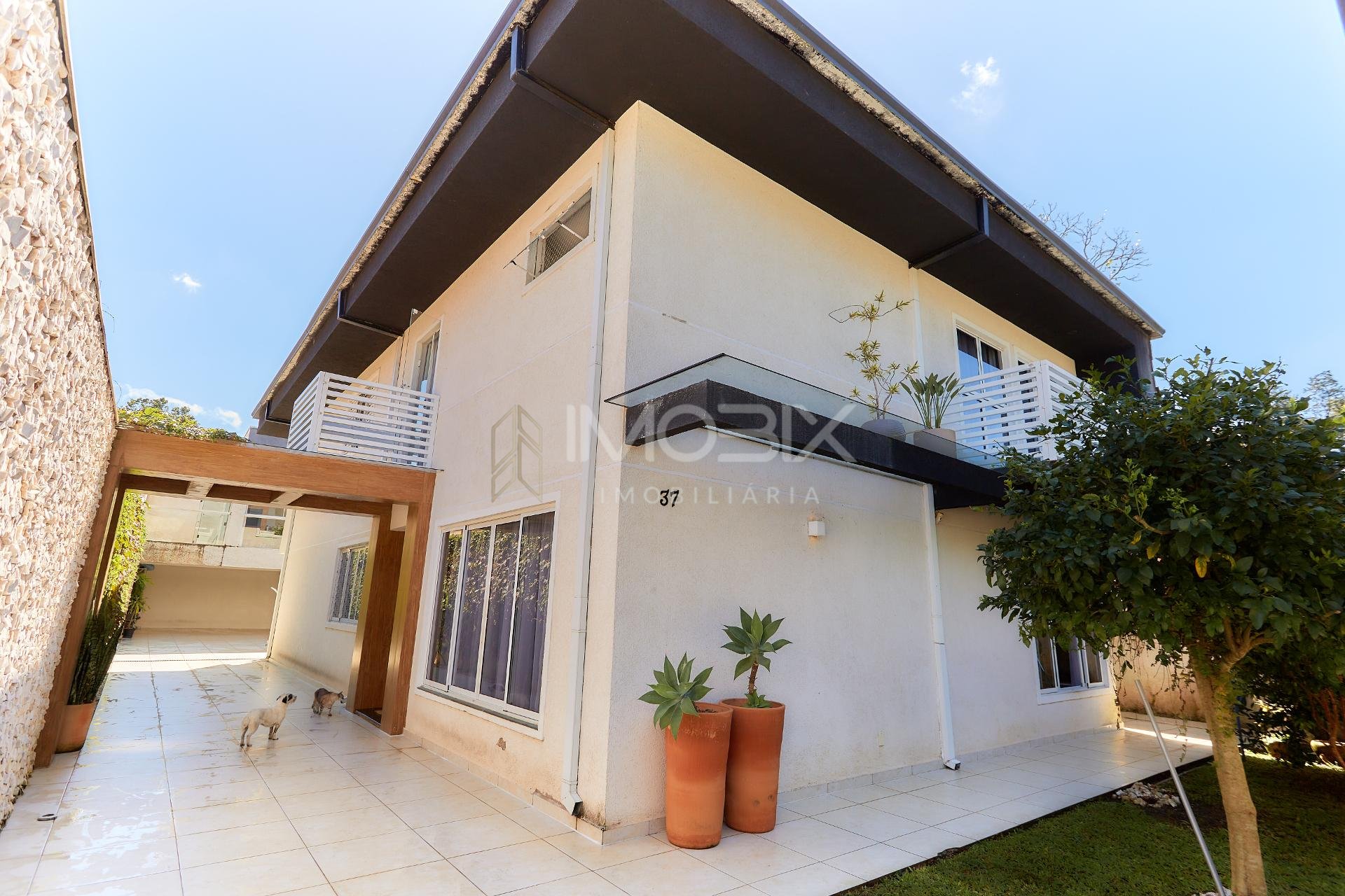 Casa no barreirinha com 352m  de frente pra rua sem saída Curi...