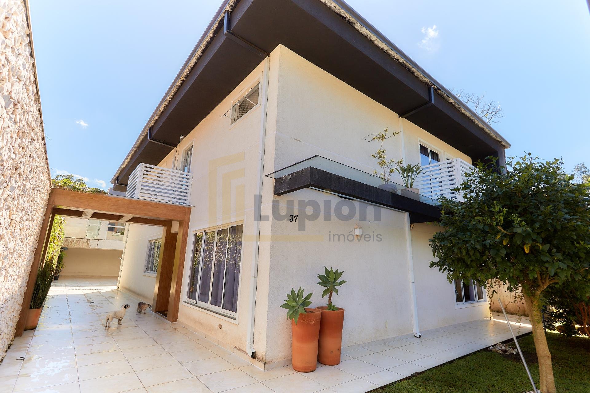 Casa no barreirinha com 352m  de frente pra rua sem saída Curi...