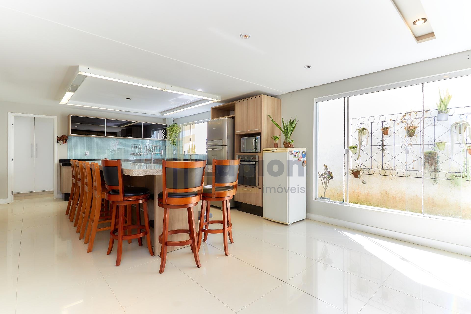 Casa no barreirinha com 352m  de frente pra rua sem saída Curi...