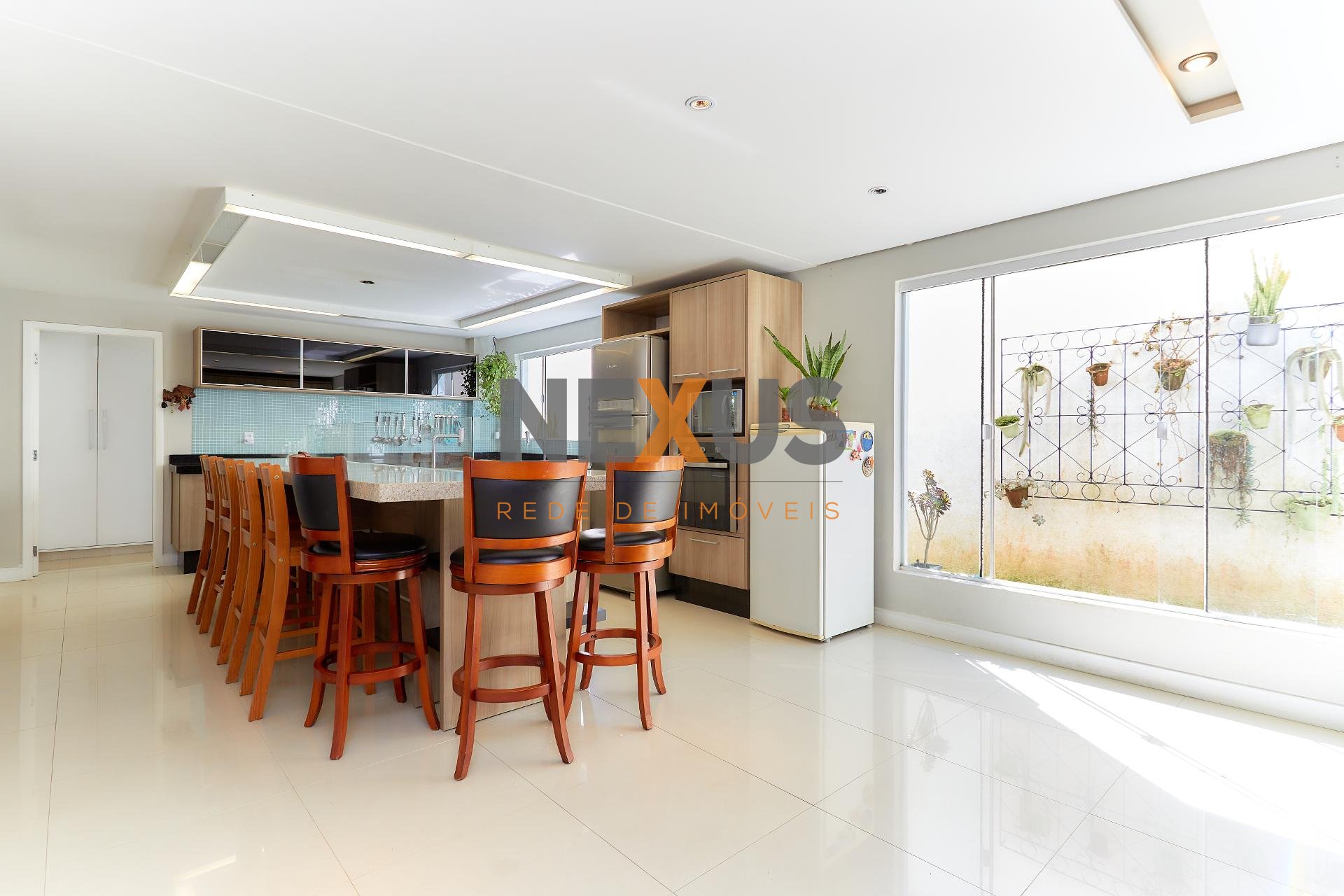 Casa no barreirinha com 352m de frente pra rua sem saída Curi...