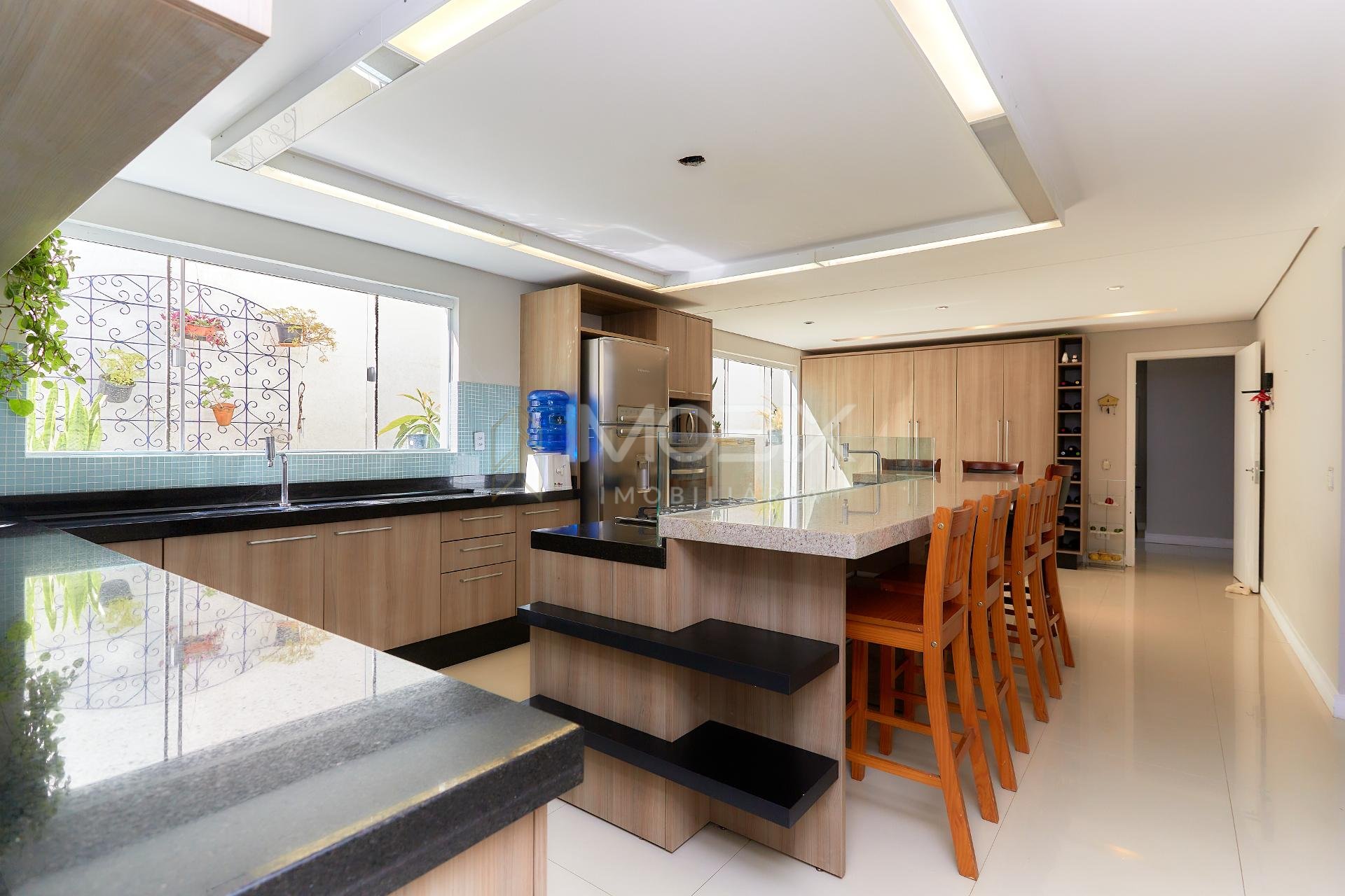 Casa no barreirinha com 352m  de frente pra rua sem saída Curi...