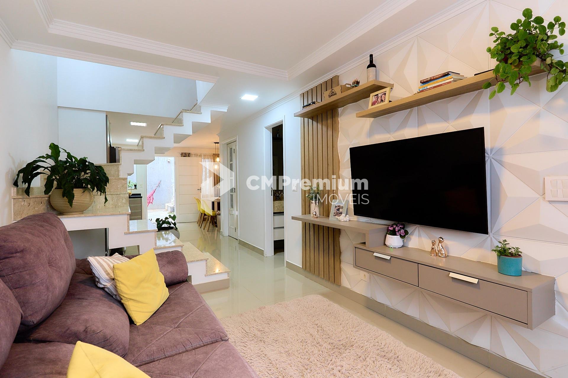 Sobrado de frente pra no bairro Santa Cândida, CURITIBA - PR