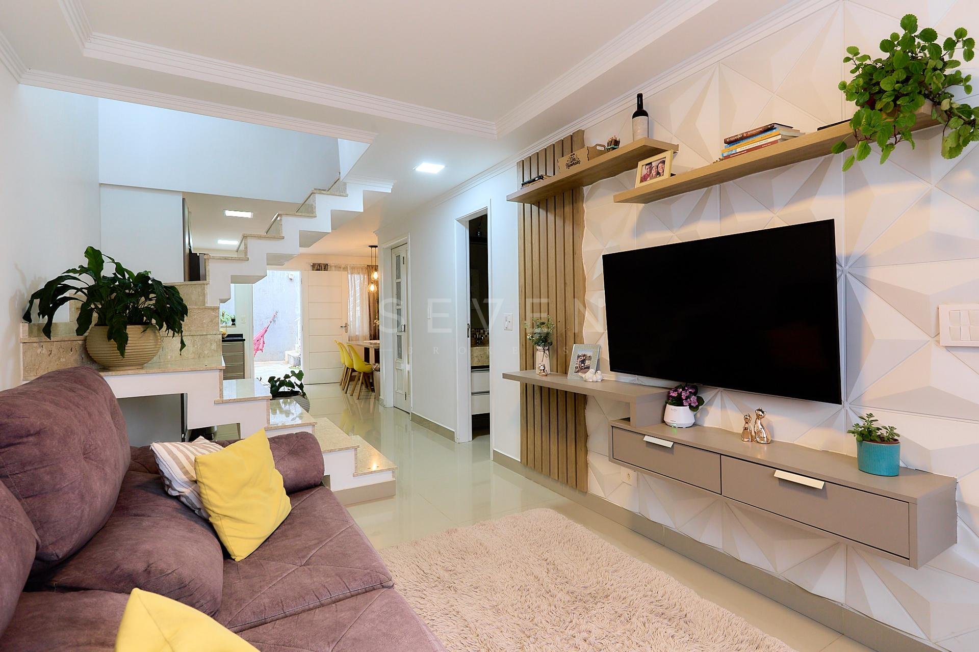 Sobrado de frente pra no bairro Santa Cândida, CURITIBA - PR