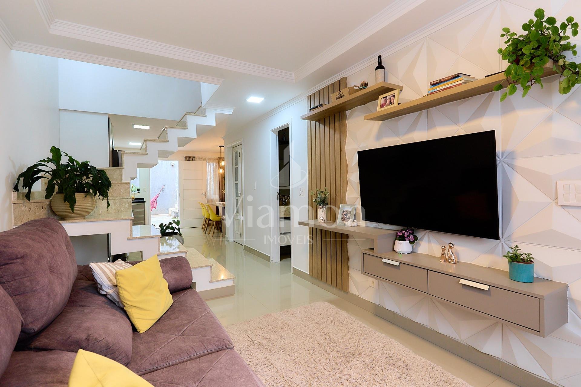 Sobrado de frente pra no bairro Santa Cândida, CURITIBA - PR