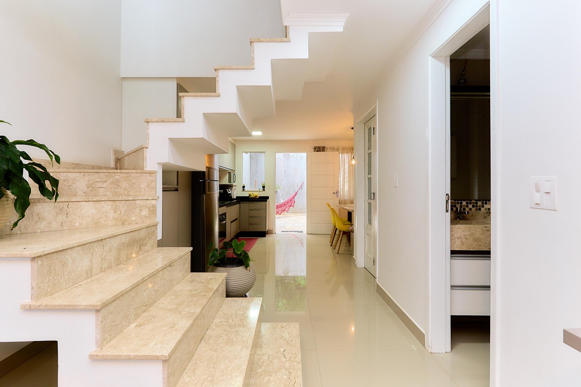 Sobrado de frente pra no bairro Santa Cândida, CURITIBA - PR