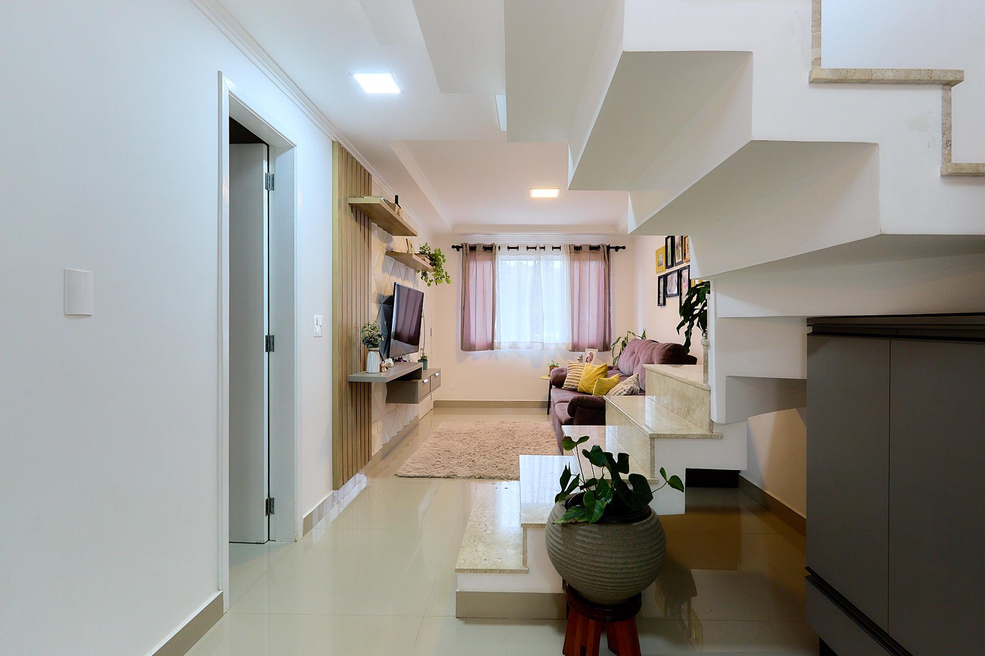 Sobrado de frente pra no bairro Santa Cândida, CURITIBA - PR